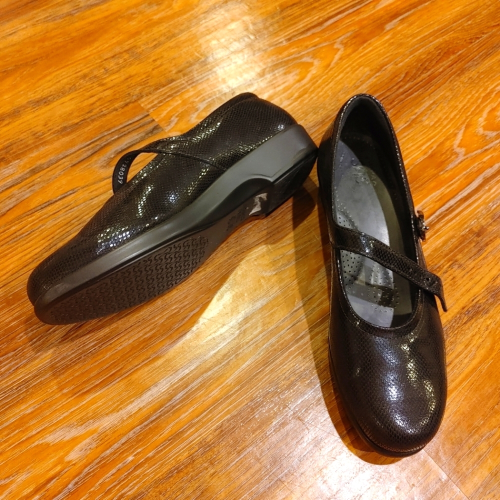 SAS NIB 9N Black Mary Janes